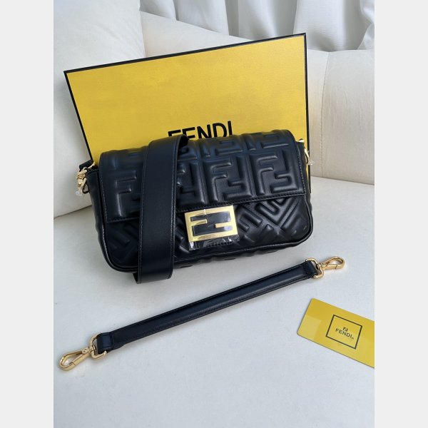 7 Star fendi Iconic Baguette Medium bag 211